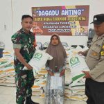 Pastikan Tepat Sasaran, Babinsa Tasikmadu Dampingi Penyaluran Bantuan Pangan Nasional untuk Warga