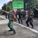 Babinsa Pisang Candi Latih Linmas Siap Jaga Keamanan Lingkungan