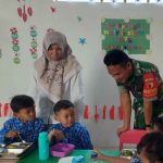 Babinsa Arjosari Kawal Penuh Program Makan Bergizi Gratis untuk Generasi Sehat