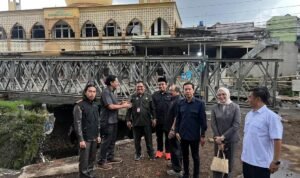 007-Tinjau Jembatan Bailey Sonokembang Jembatan Bailey Sonokembang Ditargetkan Rampung 20 November, Komisi C Apresiasi Langkah Cepat PUPR