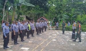 Babinsa Arjosari Berikan Materi Kedisiplinan untuk Tingkatkan Kemampuan Linmas