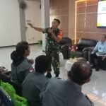 Babinsa Blimbing Perkuat Kemampuan Satlinmas dalam Menjaga Kamtibmas