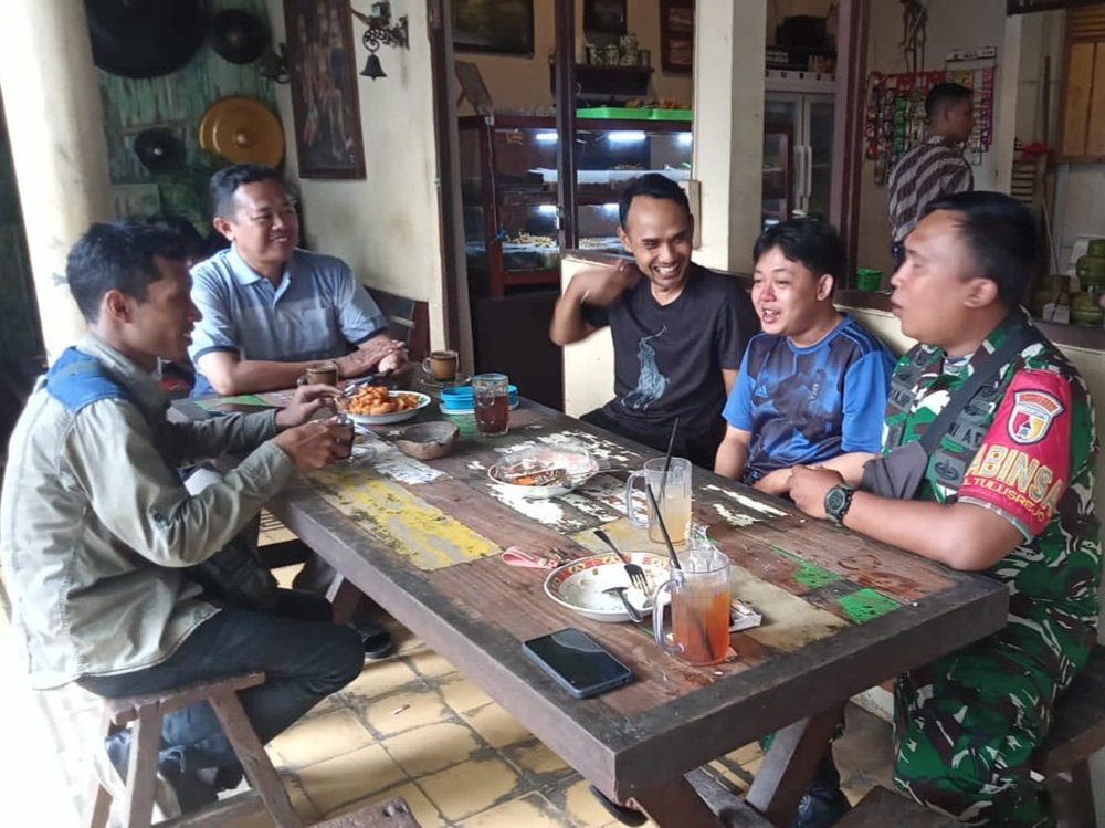 Babinsa Koramil Lowokwaru Gencarkan Komsos Bersama Tokoh Masyarakat