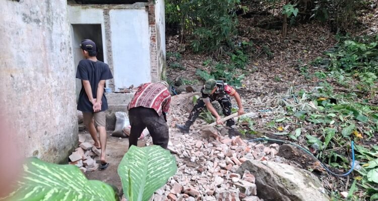 Babinsa Lowokwaru Dampingi Warga Gelar Kerja Bakti di Jatimulyo