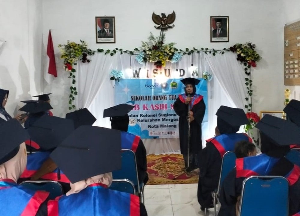 Wisuda SOTH BKB Kasih Sayang RW VI Mergosono Peringati Hari Anak Sedunia