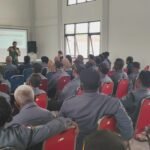 Babinsa Sukun Berikan Pembinaan Wasbang kepada Satlinmas Kelurahan Pisang Candi
