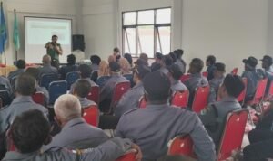 Pembinaan Wasbang Babinsa Sukun Berikan Pembinaan Wasbang kepada Satlinmas Kelurahan Pisang Candi