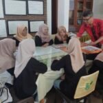 Pengmas FEB UB Dampingi UMKM Kampung Semar Pelatihan Brand Identity dan Digital Marketing