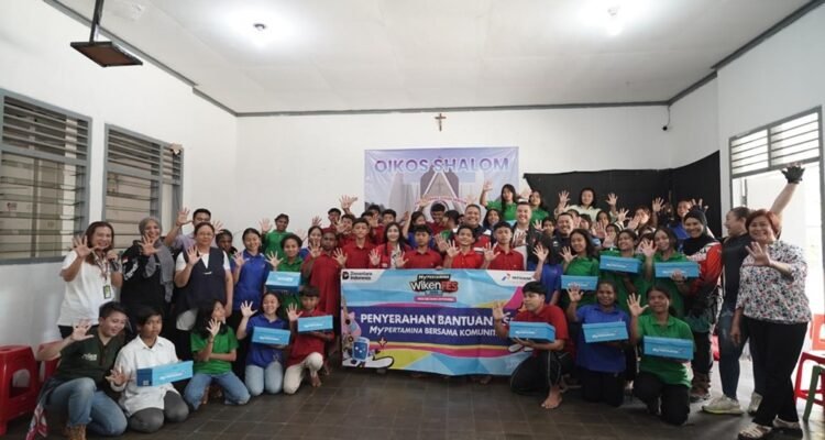 Pertamina Patra Niaga Salurkan 500 Sepatu untuk Siswa, Semarakkan MyPertamina Wikenfes 2025 di Malang