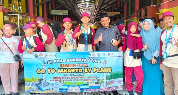 Islamic Tour ke Jakarta, Siswa SD Plus Qurrota A’yun Terbang dengan Garuda untuk Belajar Lembaga Negara
