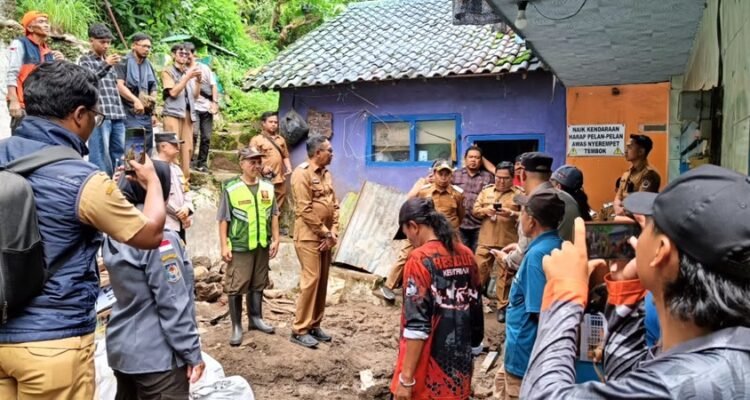 Trotoar Jembatan Brantas Amblas, Pemkot Malang akan Kebut Perbaikan dalam Dua Minggu