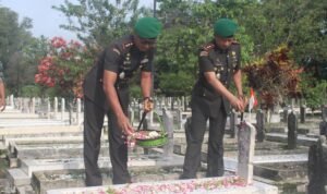 Peringati HUT ke-62 Korem 083/ Baladhika Jaya, Dandim 0833 Kota Malang dan Ketua Persit Laksanakan Ziarah Rombongan di TMP Suropati