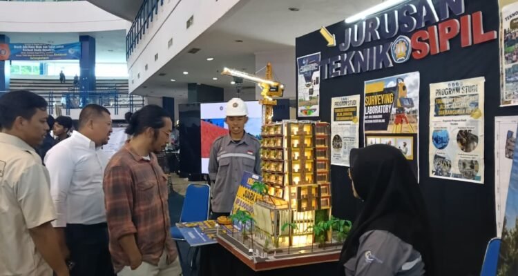 Polinema Sabet Juara KBGI XVI 2025, Ciptakan Desain Bangunresmi mengumumkan para juara Polinema BIM International Competition (PBIC) 2025, Kamis (27/11/2025). Hasilnya, Polinema dinobatkan sebagaian Ramah Gempa