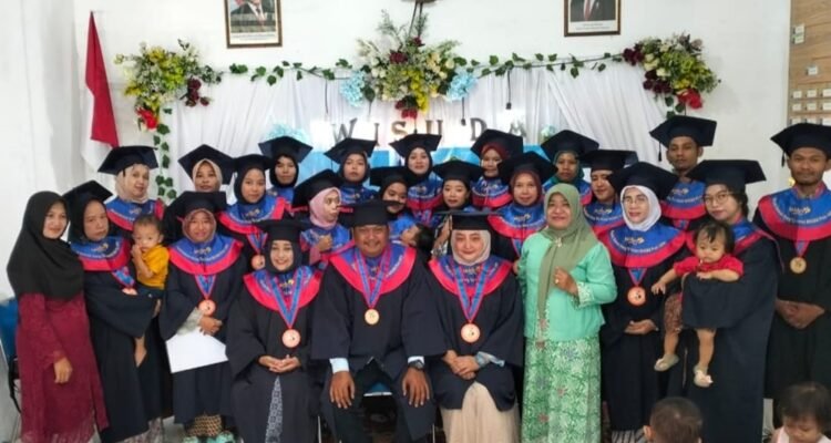 Wisuda SOTH BKB Kasih Sayang RW VI Mergosono Peringati Hari Anak Sedunia