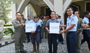 Wujud Kepedulian dan Kasih, Lanud Abd Saleh Laksanakan Bakti Sosial dan Anjangsana Sambut Natal 2025