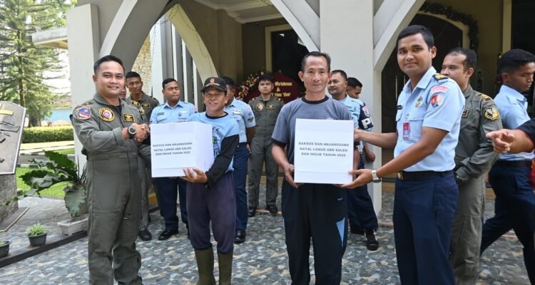 Wujud Kepedulian dan Kasih, Lanud Abd Saleh Laksanakan Bakti Sosial dan Anjangsana Sambut Natal 2025