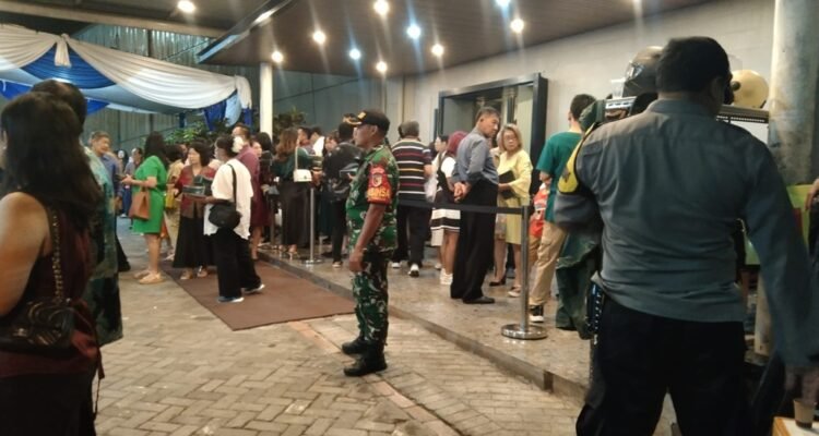 Babinsa Bandulan Pengamanan Ibadah Menjelang Perayaan Natal