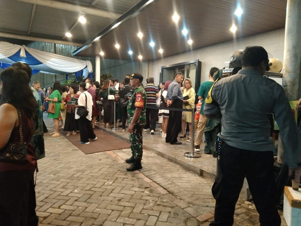 Babinsa Bandulan Pengamanan Ibadah Menjelang Perayaan Natal