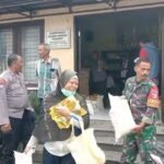 Babinsa Klojen Kawal Penyaluran Bantuan Pangan untuk Warga Tidak Mampu