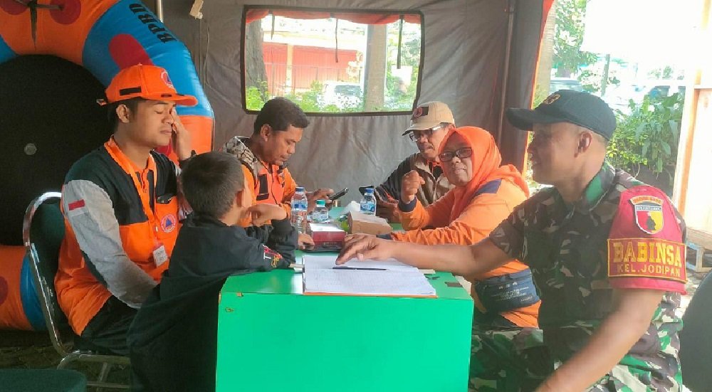 Babinsa Koramil Blimbing dukung kesiapsiagaan di Posko Siaga Bencana