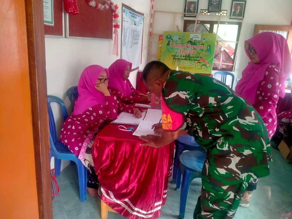 Babinsa Sukun Aktif Dukung Layanan Kesehatan Balita di Kelurahan Ciptomulyo