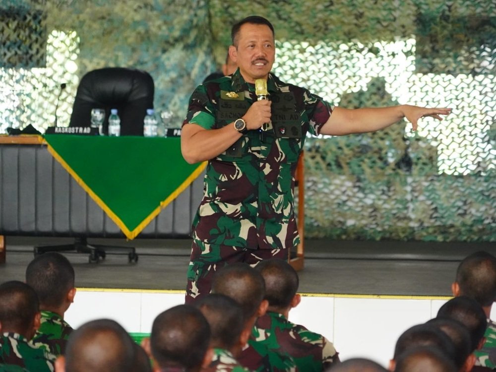 Kaskostrad suntik semangat prajurit yang sedang Latihan Para