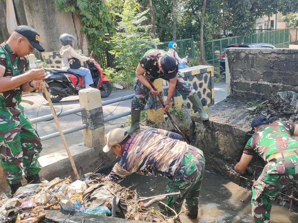 Upaya Antisipasi Banjir, Koramil 0833-05/Lowokwaru Bersihkan dan Normalisasi Sungai