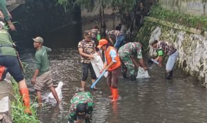 Koramil 0833-04/Sukun Bersama Warga Gelar Kerja Bakti Pembersihan dan Normalisasi Sungai