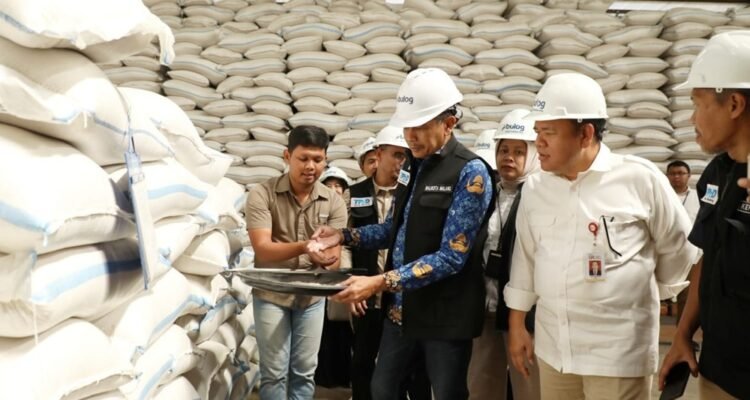 Gelar Sidak Jelang Nataru, Wali Kota Wahyu Hidayat Pastikan Stok Pangan dan BBM Kota Malang Aman