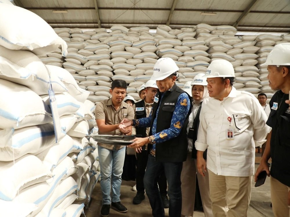 Gelar Sidak Jelang Nataru, Wali Kota Wahyu Hidayat Pastikan Stok Pangan dan BBM Kota Malang Aman