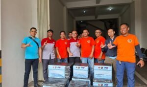 JSB PWI Malang Raya Gandeng JNE Salurkan Bantuan Banjir Sumatera