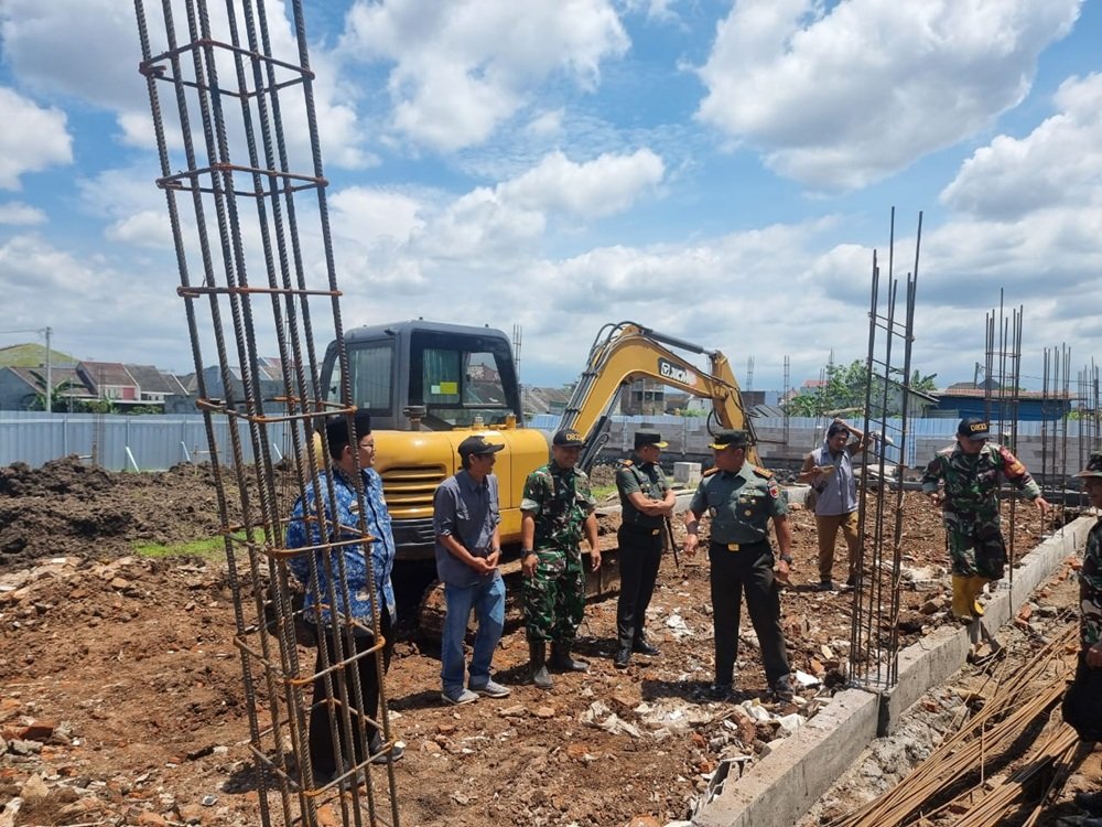 Dandim 0833 Dampingi Danrem 083 Tinjau Progres Pembangunan KDKMP