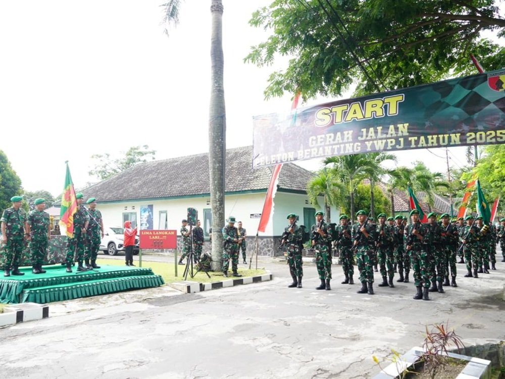 Pangdivif 2 Kostrad Pimpin Upacara gerak jalan Tonting Yudha Wastu Pramuka Jaya Tahun 2025