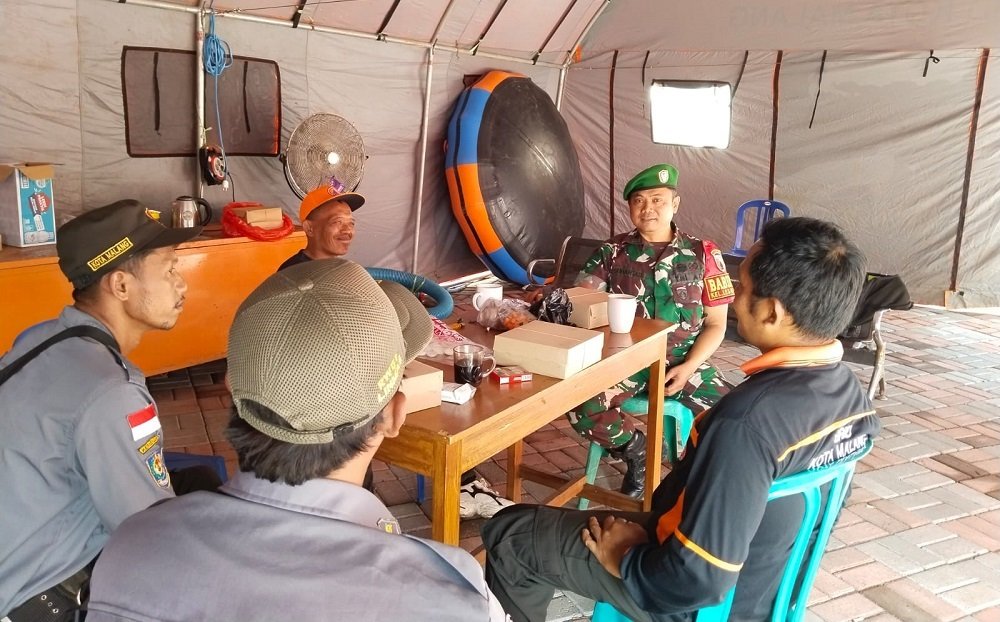 Koramil Kedungkandang Terjunkan Personel Siaga di Posko BPBD Kota Malang