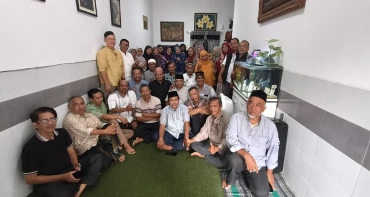 Foto bersama usai ngaji (Djoko W) Thalabul Ilmi Alumni SMAi 87, Menguatkan Ukhuwah dan Makna Hijrah dalam Kehidupan