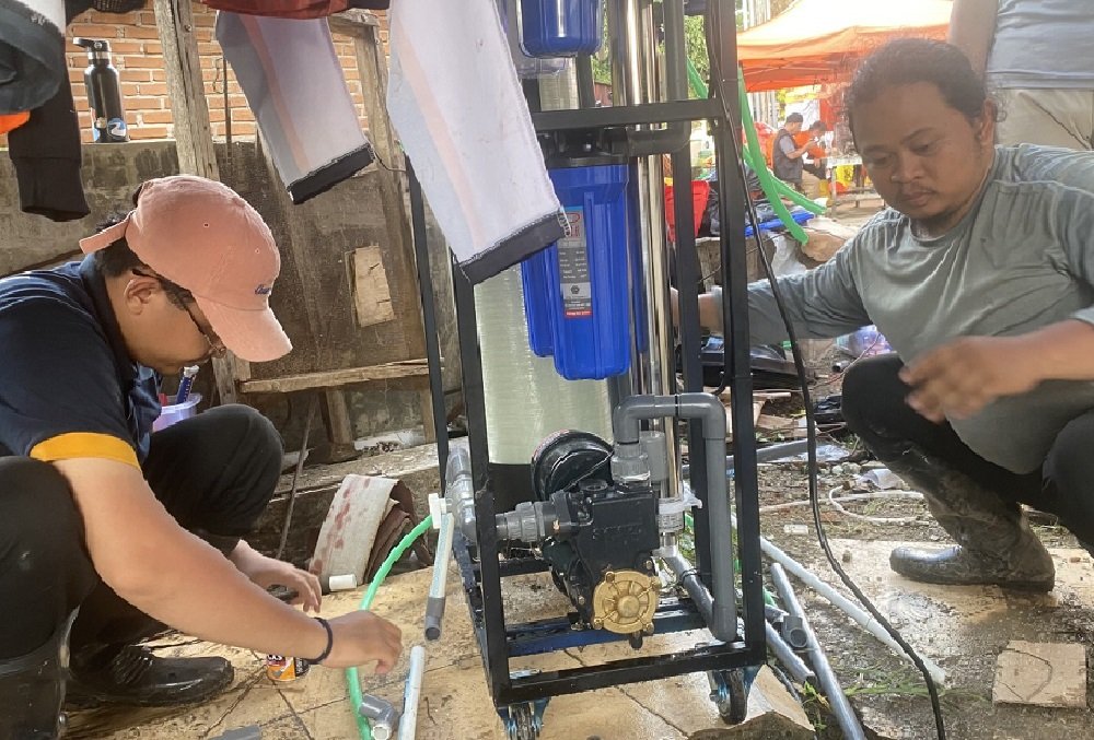 Penjernih Air Portabel UB Berkontribusi dalam Memperkuat Ketahanan Masyarakat Agam Sumatera