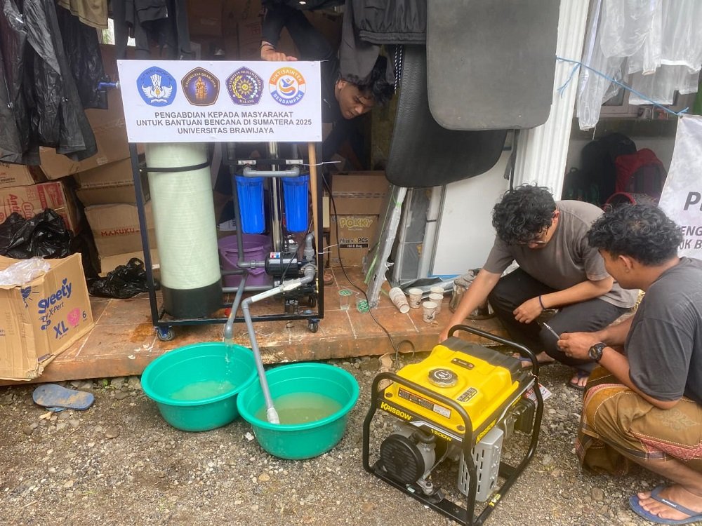 Penjernih Air Portabel UB Berkontribusi dalam Memperkuat Ketahanan Masyarakat Agam Sumatera
