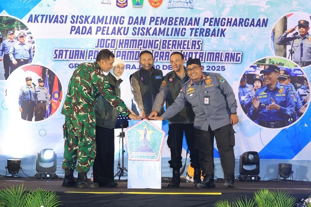 Perkuat Keamanan Lingkungan, Wali Kota Malang Beri Penghargaan Pemenang Siskamling "Jogo Kampung Berkelas