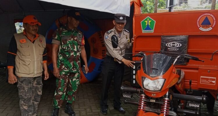 Sinergi Babinsa dan Bhabinkamtibmas Kesatrian Monitoring Posko Bencana Wilayah Binaan