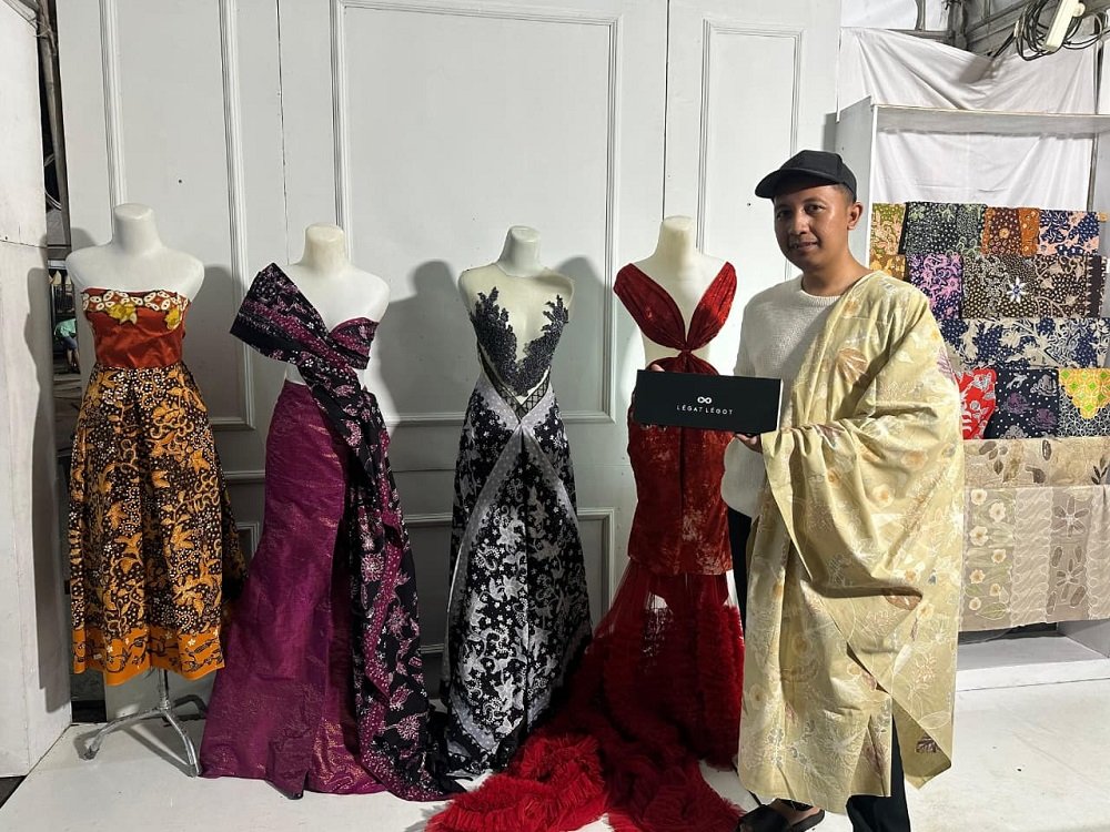 Kanjuruhan Fashion Kalcer Tampilkan Keunikan Gaun Batik Tulis Légat Légot