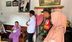 Babinsa Bumiayu Dampingi Tim KB Kesehatan Lakukan Pendataan Keluarga dan Sosialisasi Risiko Stunting Babinsa Bumiayu Dampingi Tim KB Kesehatan Lakukan Pendataan Keluarga dan Sosialisasi Risiko Stunting