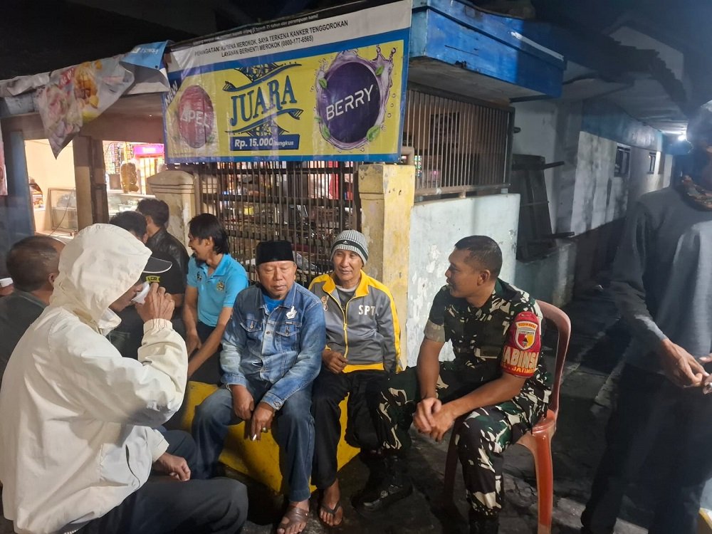 Babinsa Jatimulyo Gelar Patroli Dialogis Bersama Warga Perkuat Keamanan Lingkungan