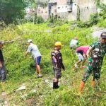 Wujud Kepedulian Lingkungan, Babinsa Klojen Kerja Bakti Bersama Warga Penanggungan