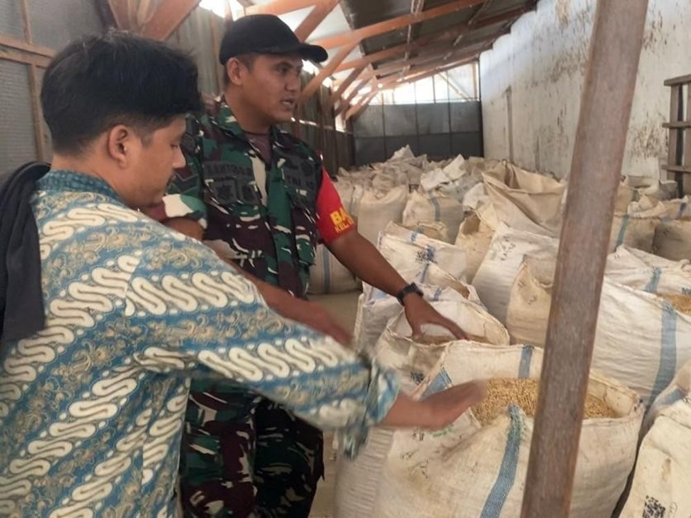 Babinsa Lowokwaru Dampingi Proses Penggilingan Padi UD Maju Berkah