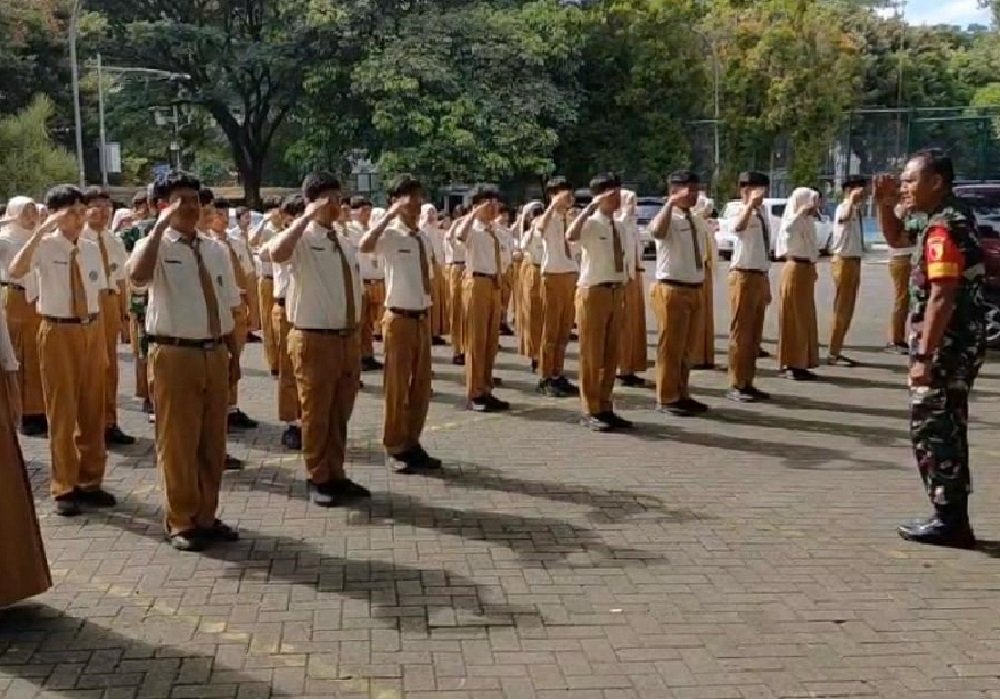 Babinsa Lowokwaru Bangun Karakter Disiplin dan Nasionalisme Pelajar