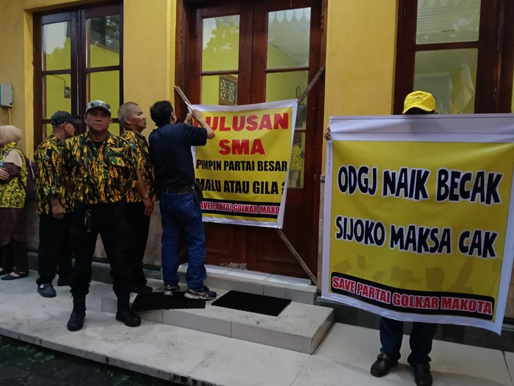 Ketua DPD Golkar Terpilih Joko Prihatan Diminta Mundur, Kader Kembali Segel Kantor DPD