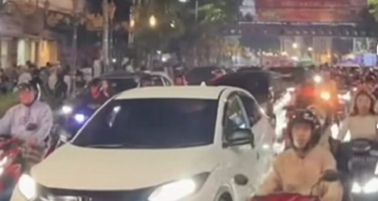 Gedung Parkir Kayutangan Digratiskan Satu Pekan, Wali Kota Minta Semua Motor Masuk Area Parkir Gedung Parkir Kayutangan Digratiskan Satu Pekan, Wali Kota Minta Semua Motor Masuk Area Parkir