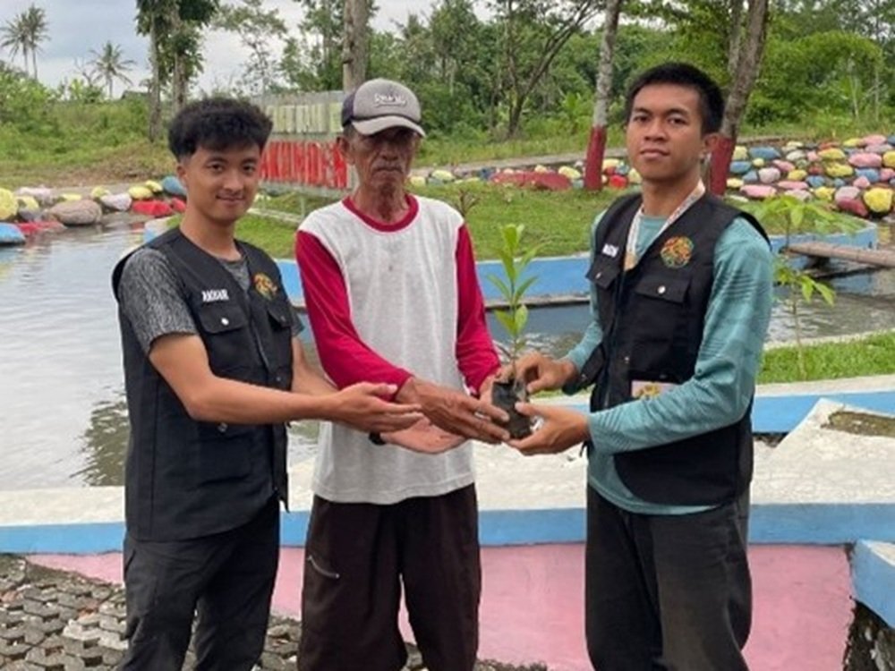 Mahasiswa KKN Untidar Magelang Beri Edukasi Penghijauan di Desa Pakunden, Tanam Pohon untuk Cegah Banjir dan Longsor
