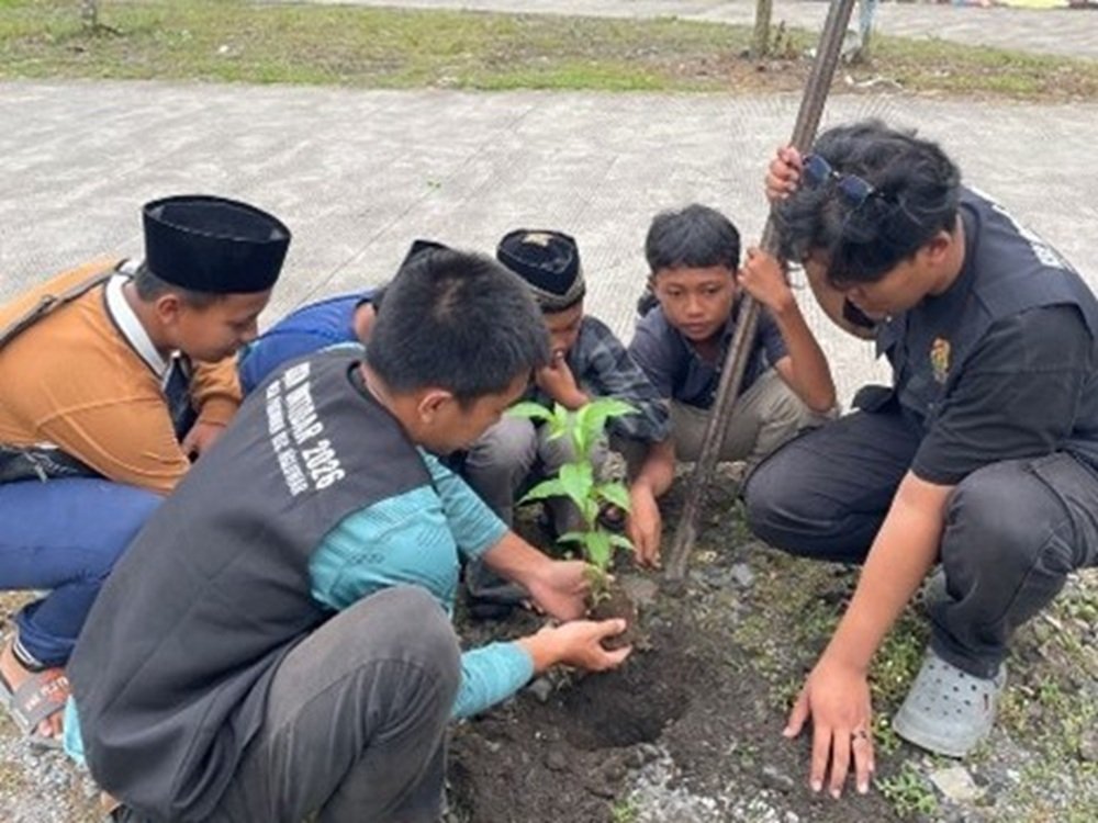 Mahasiswa KKN Untidar Magelang Beri Edukasi Penghijauan di Desa Pakunden, Tanam Pohon untuk Cegah Banjir dan Longsor