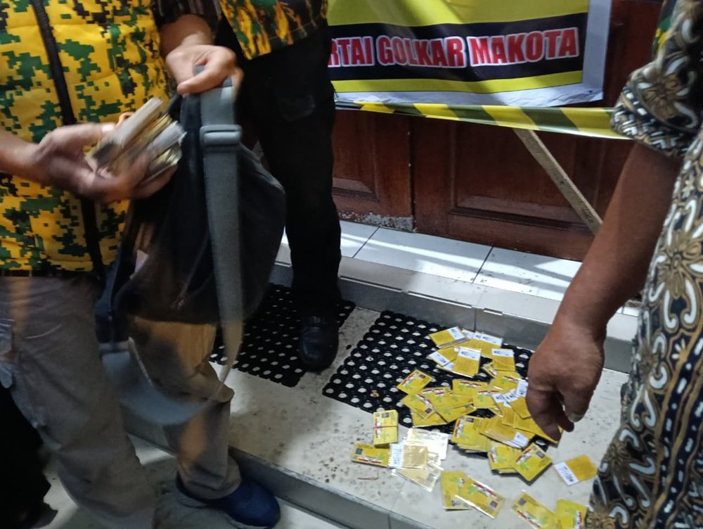 Ketua DPD Golkar Terpilih Joko Prihatan Diminta Mundur, Kader Kembali Segel Kantor DPD